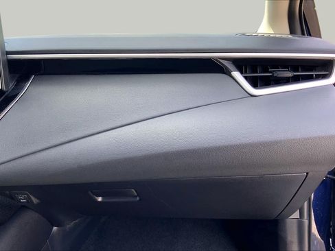 Used 2025 Toyota Corolla LE FWD image 18