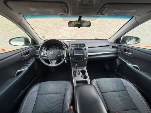 Used 2015 Toyota Camry SE FWD image 17