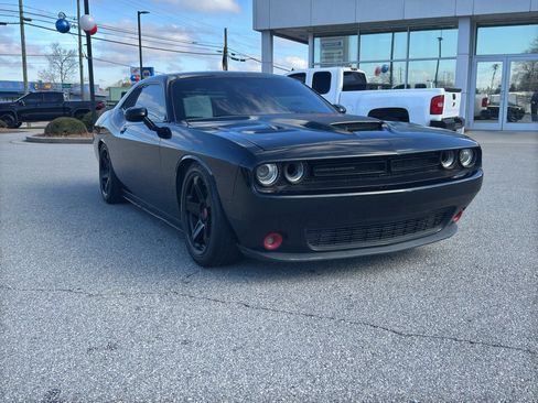 Used 2016 Dodge Challenger SXT Plus image 3