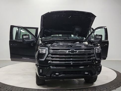 Used 2024 Chevrolet Silverado 2500 High Country w/ High Country Premium Package AWD/4WD image 10