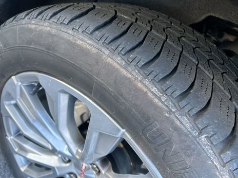 Used 2022 GMC Yukon Denali w/ Denali Premium Package image 12