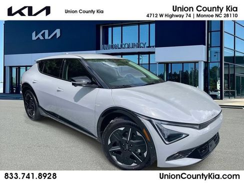 New 2026 Kia EV6 Wind RWD image 1