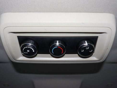 Used 2019 Dodge Journey SE image 19