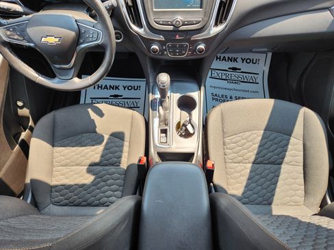 Used 2018 Chevrolet Equinox LT image 18