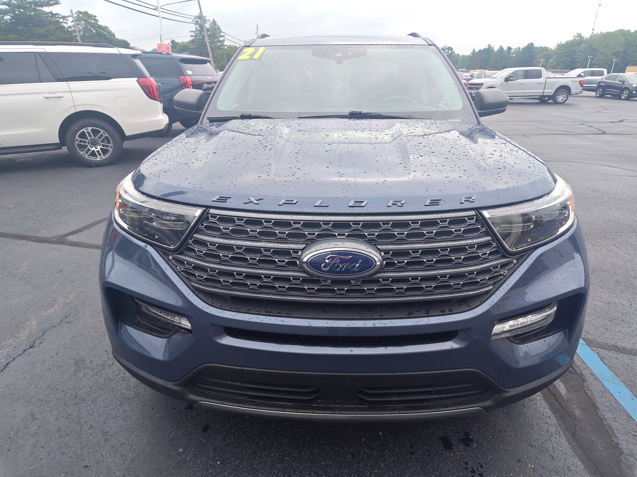 Used 2021 Ford Explorer XLT w/ Equipment Group 202A AWD/4WD image 3