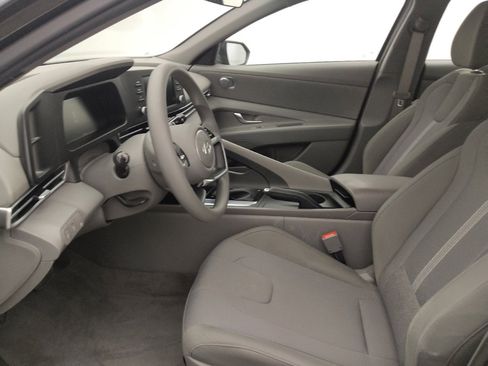 Used 2025 Hyundai Elantra SE FWD image 17