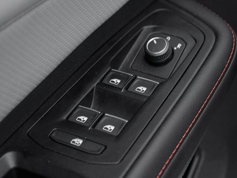 Used 2025 Volkswagen Atlas Peak Edition SE AWD/4WD image 17