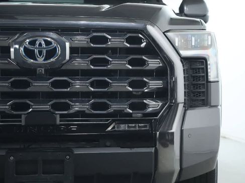 Used 2024 Toyota Tundra Platinum AWD/4WD image 7