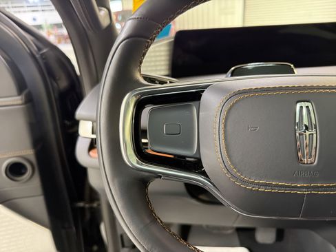 Used 2025 Lincoln Navigator Black Label image 14