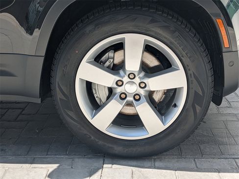 New 2025 Land Rover Defender 130 S image 10