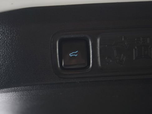 Used 2020 Ford Expedition Limited image 18