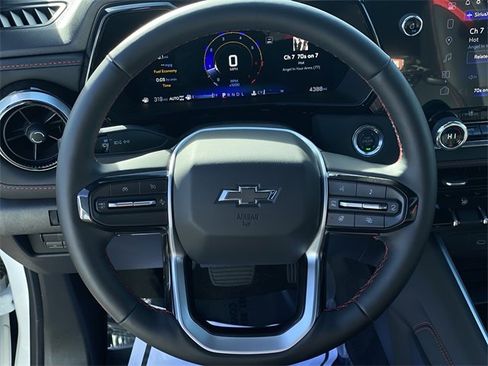 Used 2025 Chevrolet Colorado Z71 w/ Z71 Convenience Package 2 image 11