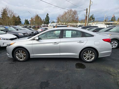 Used 2017 Hyundai Sonata SE image 2