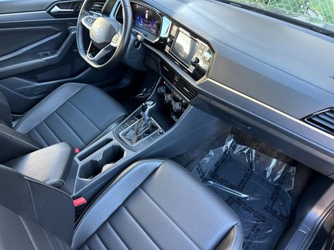 Used 2024 Volkswagen Jetta SE image 15