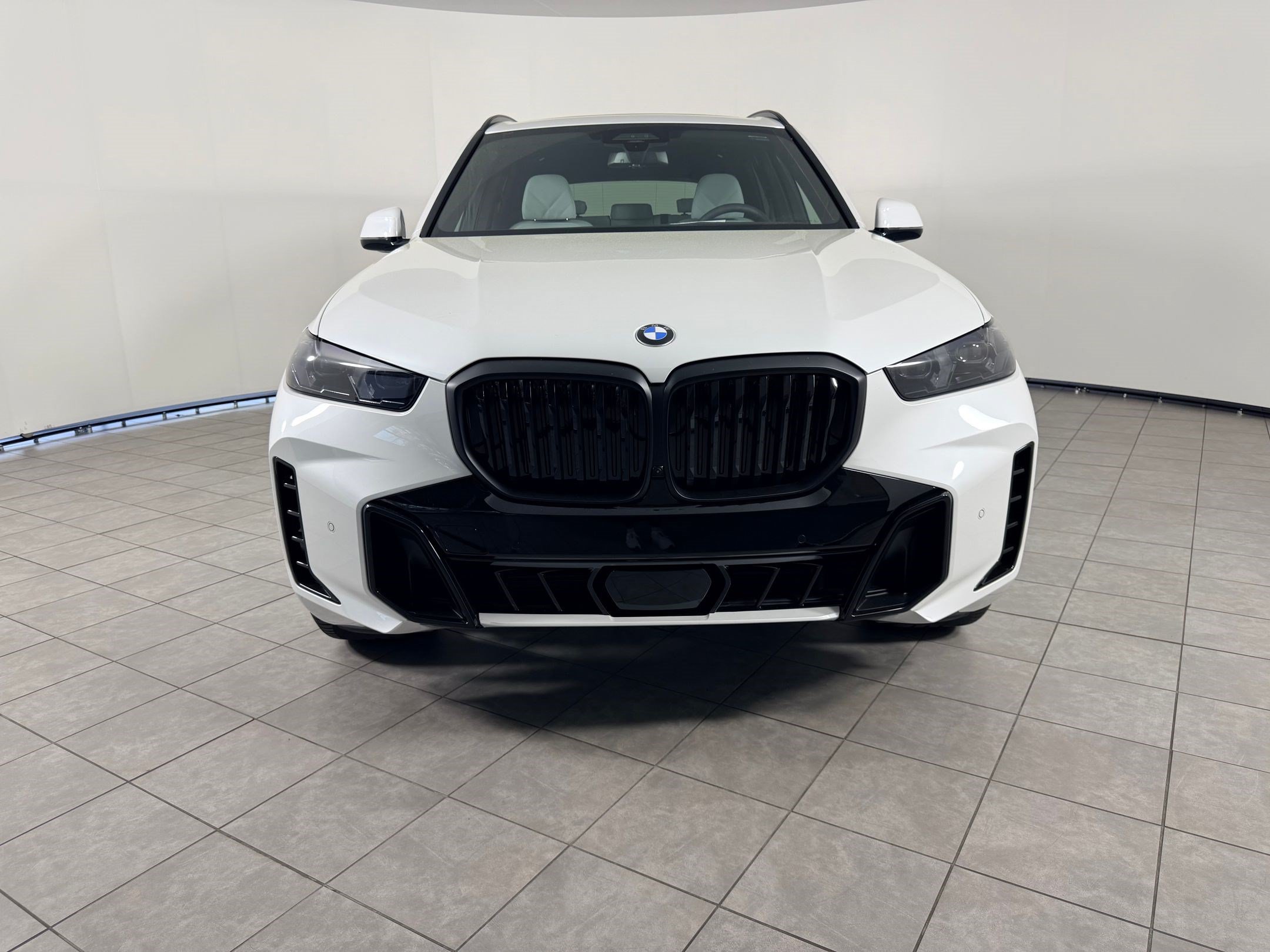 Used 2026 BMW X5 xDrive40i w/ M Sport Package AWD/4WD image 6