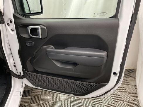 Used 2025 Jeep Wrangler Sport S image 30