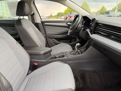 Used 2025 Volkswagen Jetta SE FWD image 11