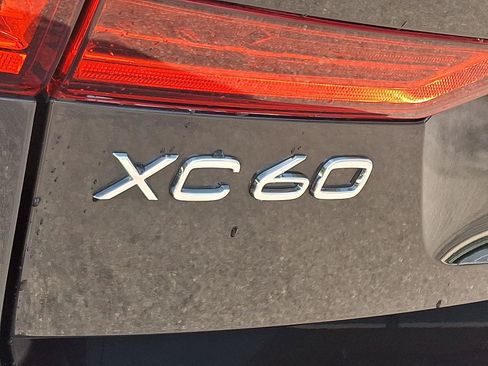 Certified 2024 Volvo XC60 B5 Plus w/ Climate Package AWD/4WD image 29