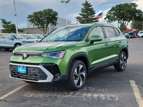 New 2026 Volkswagen Taos SE AWD/4WD image 4