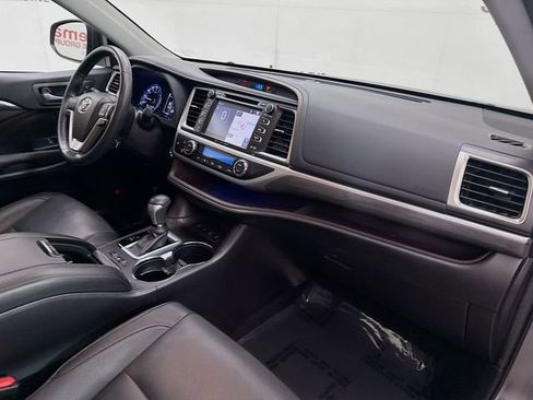 Used 2019 Toyota Highlander Limited image 32