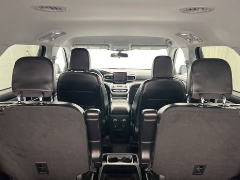 Used 2021 Ford Explorer XLT w/ Equipment Group 202A image 10