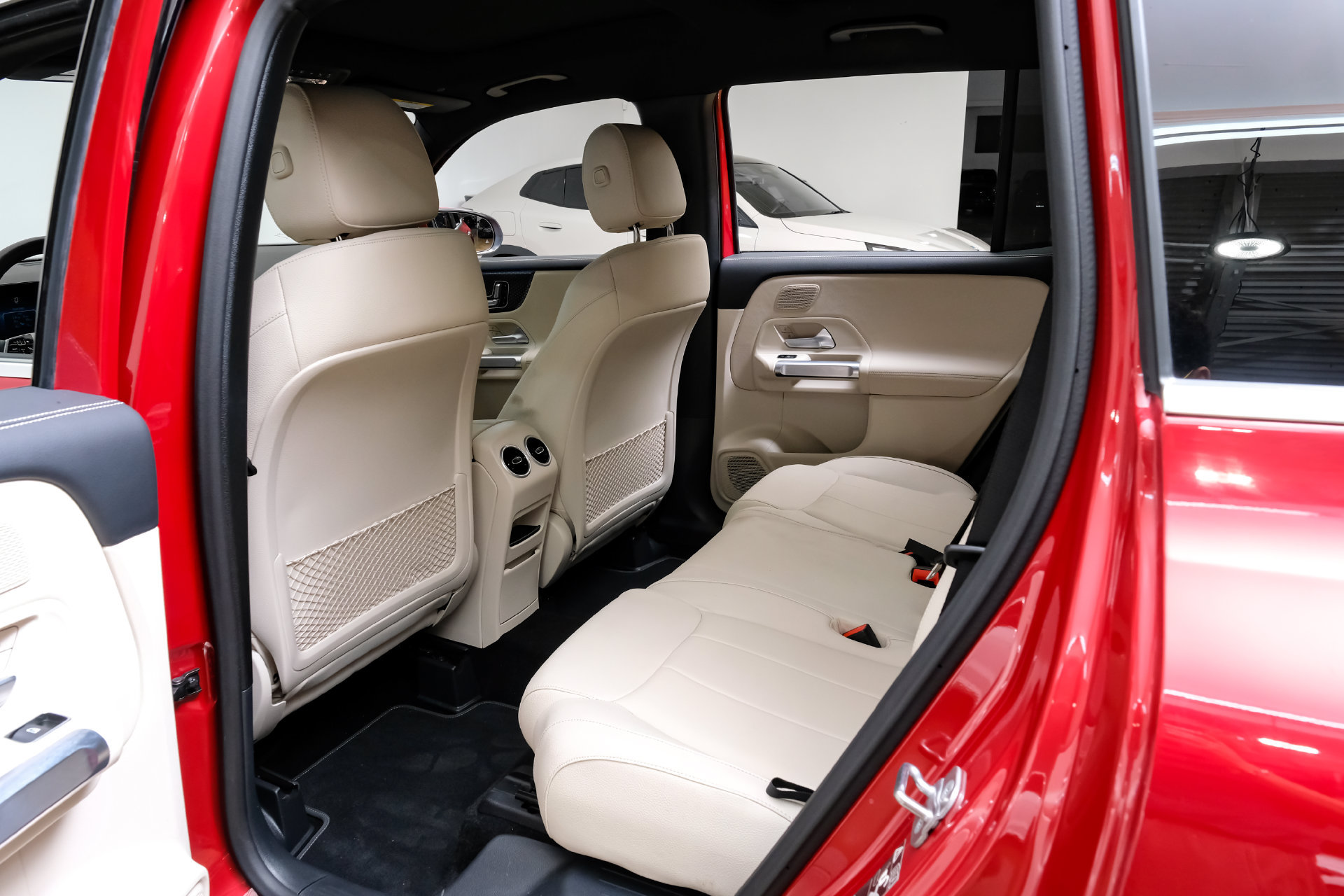 Used 2026 Mercedes-Benz GLB 250 w/ Exclusive Package image 37