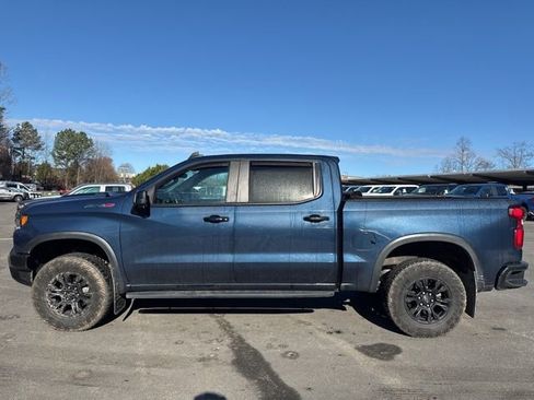 Used 2022 Chevrolet Silverado 1500 ZR2 w/ Technology Package image 2