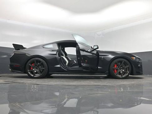 Used 2022 Ford Mustang Shelby GT500 w/ Carbon Fiber Track Pack RWD image 7