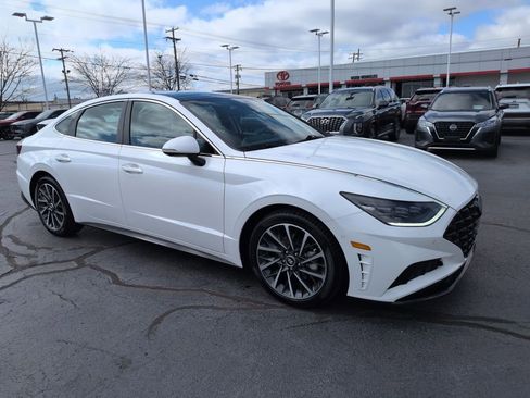 Used 2022 Hyundai Sonata Limited w/ Preferred Accessory Package image 7