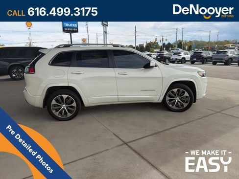 Used 2019 Jeep Cherokee Overland w/ Technology Group AWD/4WD image 6