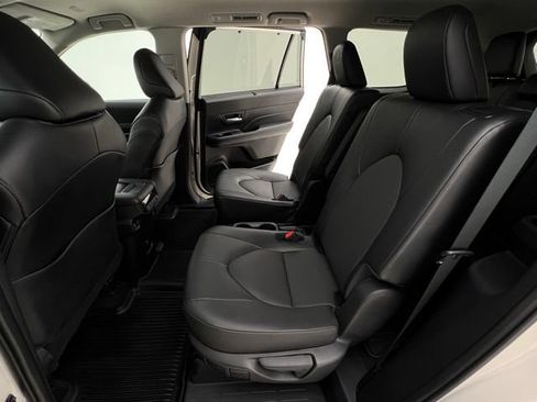 Used 2024 Toyota Grand Highlander AWD image 17