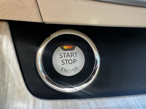 Used 2017 Nissan Murano SV image 22