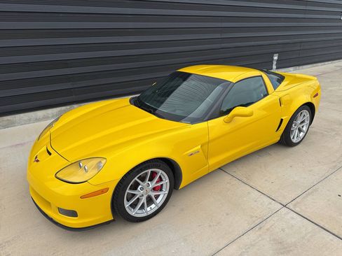 Used 2011 Chevrolet Corvette Z06 w/ Preferred Equipment Group RWD image 19