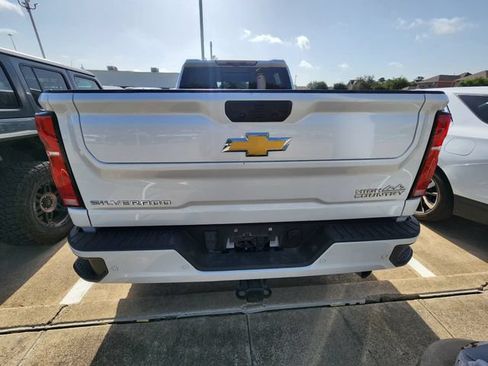 Used 2024 Chevrolet Silverado 2500 High Country w/ High Country Premium Package AWD/4WD image 5