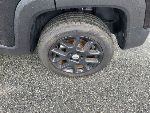 Used 2023 Jeep Renegade Latitude AWD/4WD image 7