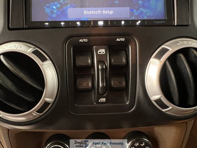 Used 2014 Jeep Wrangler Unlimited Sahara w/ Dual Top Group AWD/4WD image 38