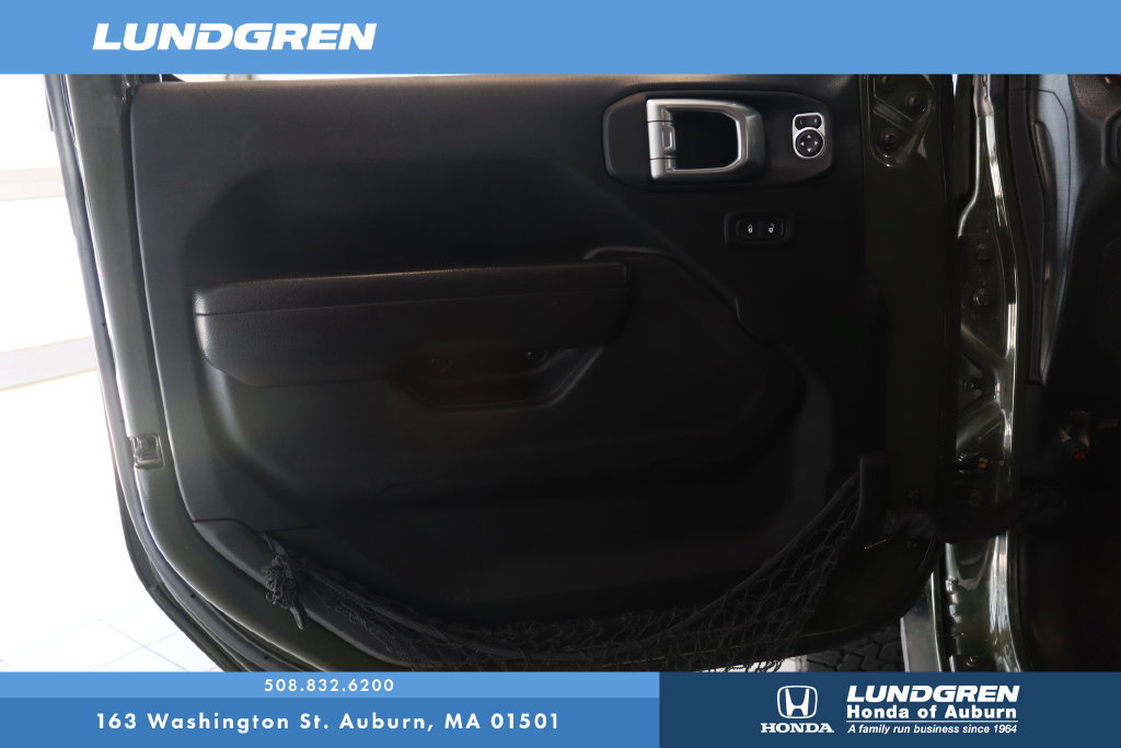 Used 2022 Jeep Gladiator Rubicon w/ LED Lighting Group AWD/4WD image 9