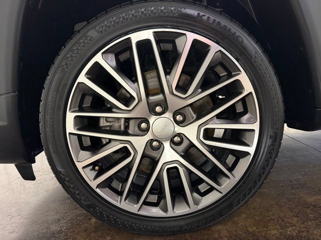 Used 2023 Jeep Compass Limited w/ Elite Group AWD/4WD image 9