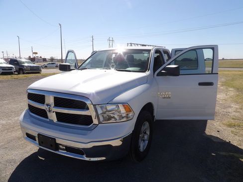 Used 2024 RAM 1500 Classic SLT image 27