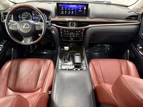 Used 2019 Lexus LX 570 4WD w/ Luxury Package image 17