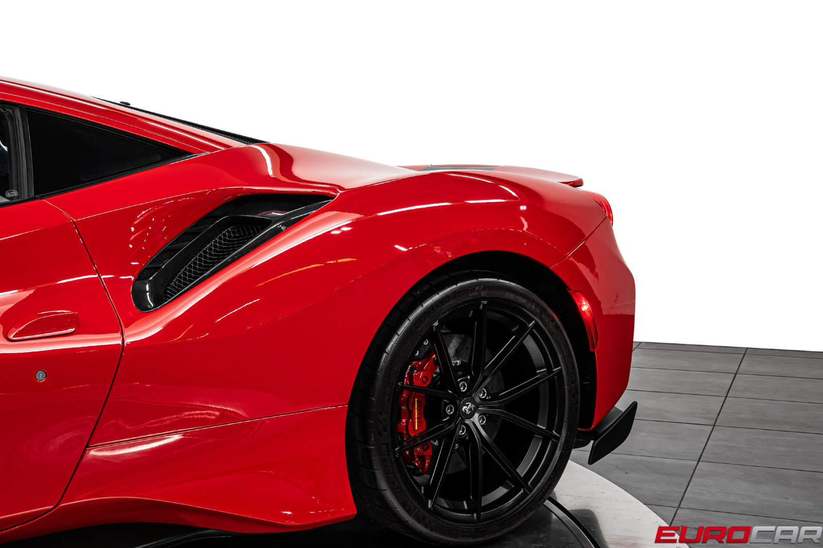 Used 2019 Ferrari 488 Pista Coupe RWD image 19