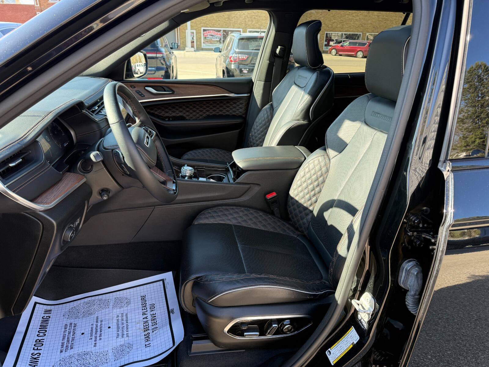 Used 2022 Jeep Grand Cherokee L Summit w/ Luxury Tech Group V AWD/4WD image 11