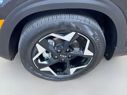 Certified 2025 Kia Seltos S image 29