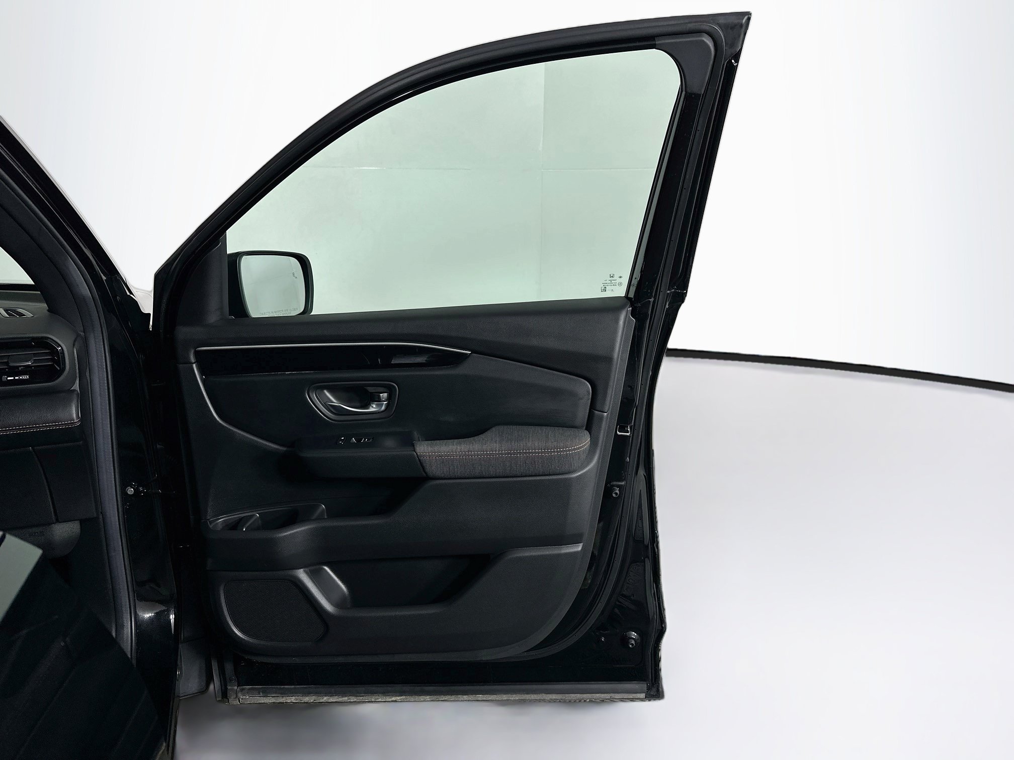 Used 2025 Honda Pilot Sport image 31