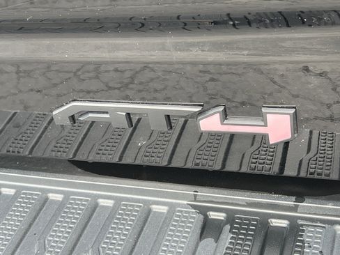 Used 2019 GMC Sierra 1500 AT4 w/ AT4 Premium Package image 9