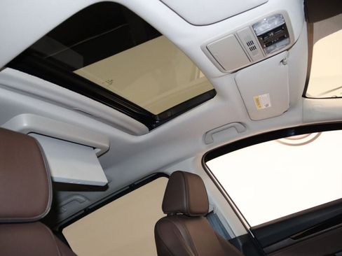 Used 2025 Honda Odyssey Touring image 18