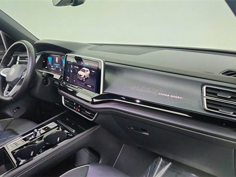 Used 2024 Volkswagen Atlas Cross Sport SEL Premium R-Line image 21