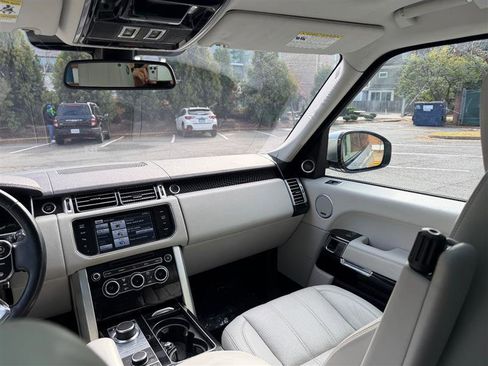 Used 2014 Land Rover Range Rover HSE image 31