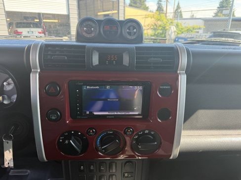 Used 2011 Toyota FJ Cruiser 4WD w/ Convenience Pkg image 9