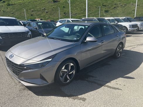 Used 2023 Hyundai Elantra SEL w/ Convenience Package FWD image 11